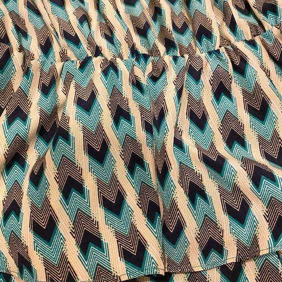 Gianni Bini Romper Small quarter length sleeves geometric design vacation romper - Picture 7 of 9